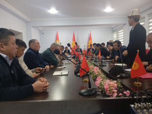 2026-жылдын 2-мартында Түп райондук мамлекеттик администрациясында башчы-аким  Т.М. Мадяровдун  жетекчилиги астында айыл аймак башчылары жана мекеме жетекчилери менен аппараттык жыйын болуп өттү.